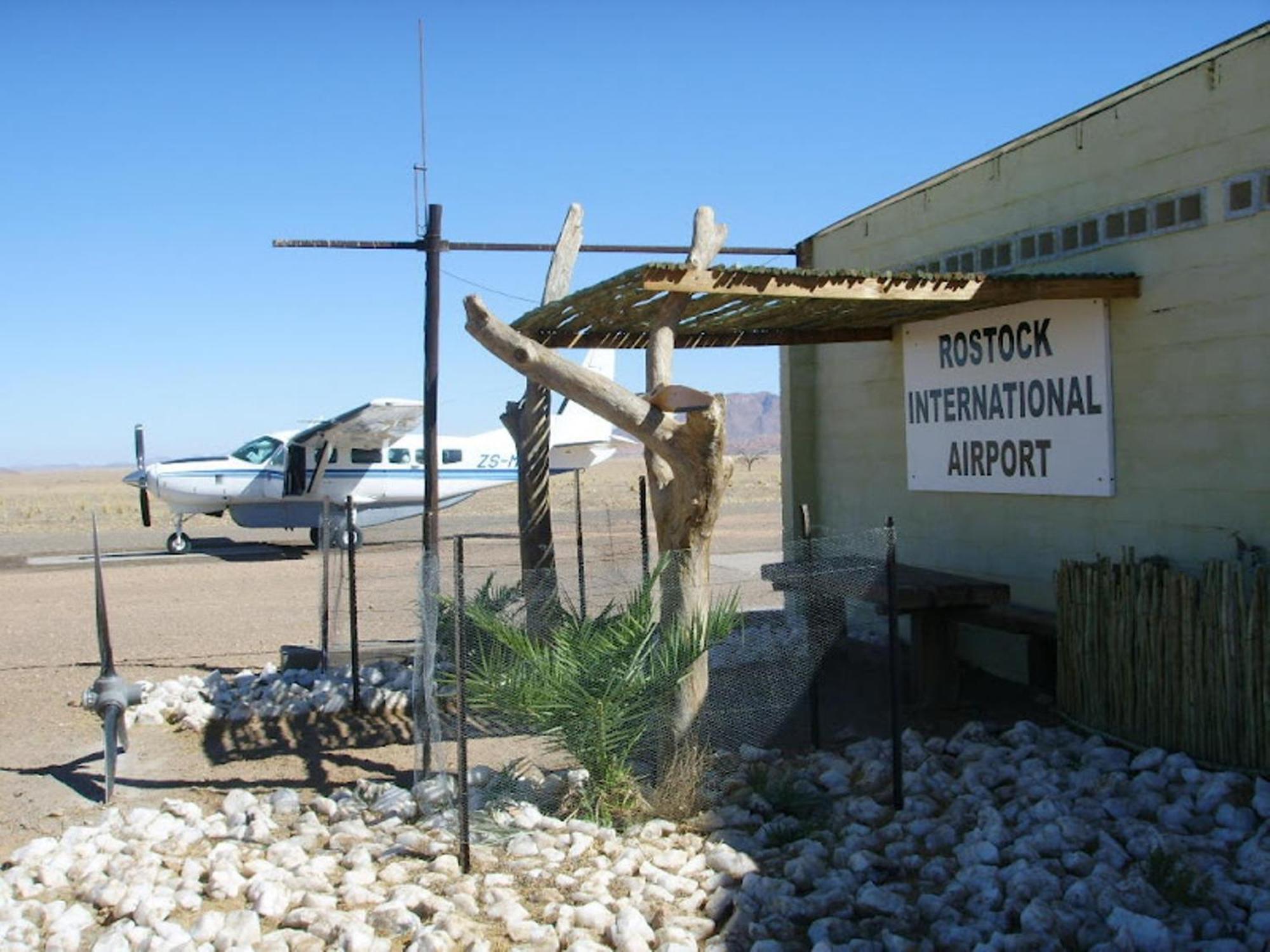 Rostock Ritz Desert Lodge Cha-re Exterior photo